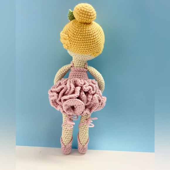 Handcrafted Ballerina doll crochet in pink - Picture 11 of 14